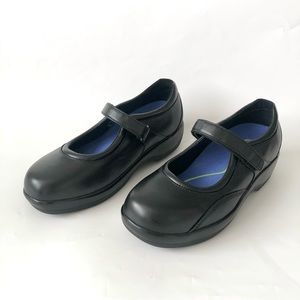 Apex Ambulator Mary Jane Black Leather Shoes Size 10 X-Wide B6000w